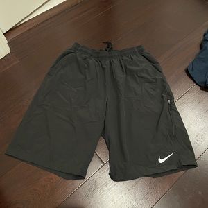 men’s black nike shorts